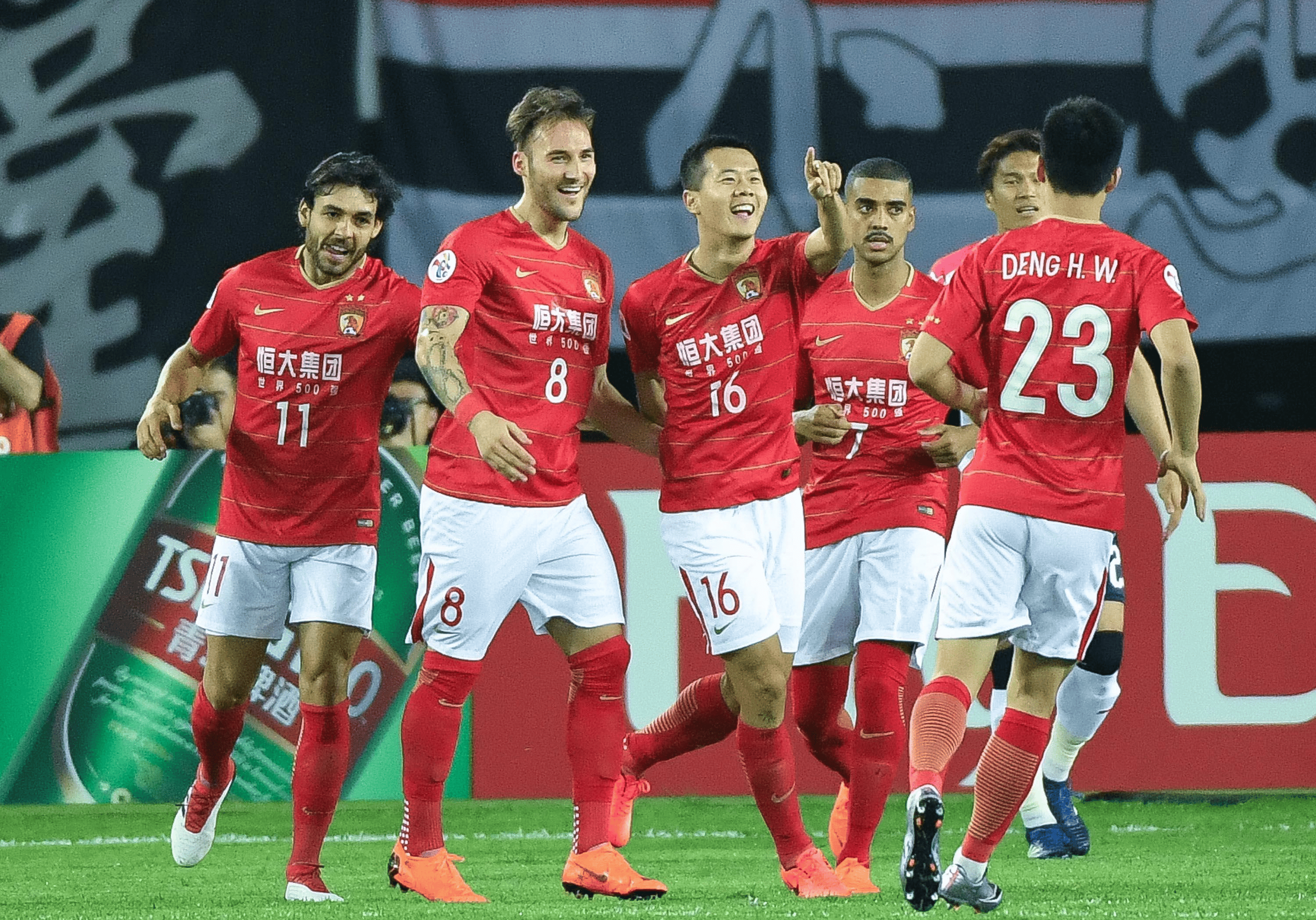 集结日新疆广汇备战葡超，状态回暖细节曝光，引发热议，阵容厚度经受考验(新疆广汇获全国u19青年篮球联赛冠军微博)