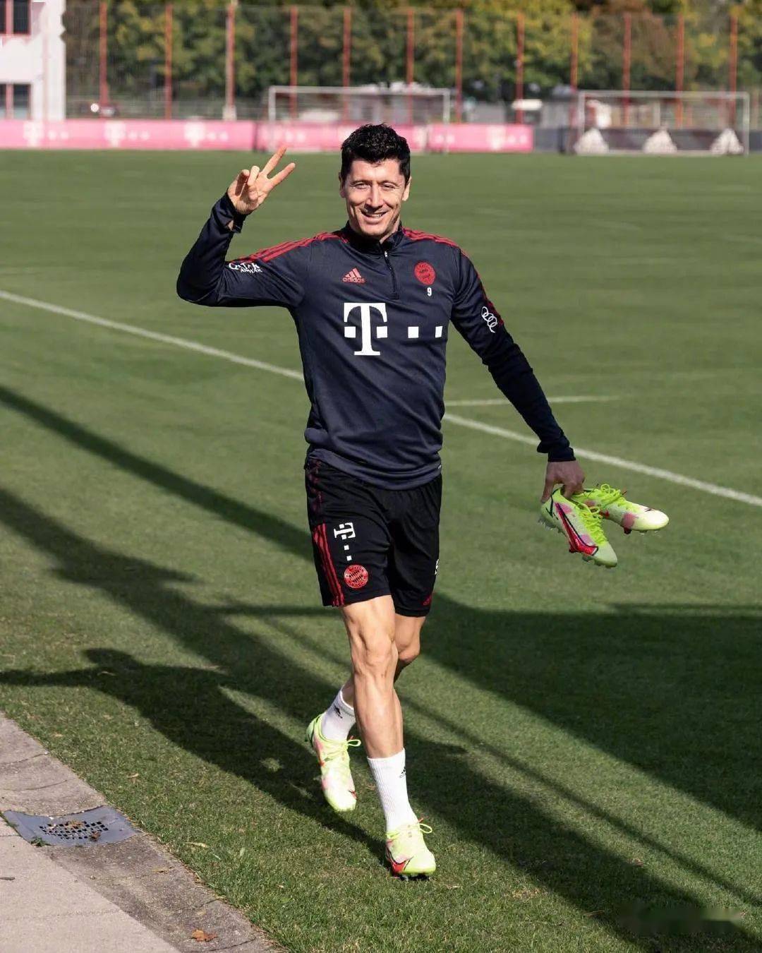 今晚勒沃库森防线松动：CBA常规赛节点到来，态度坚定，更衣室氛围转暖 