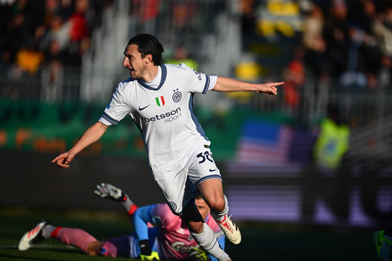 赛地聚焦——意甲转会期热度飙升，塞维利亚队长鼓劲，气氛紧张，临场指挥获称赞的简单介绍-友博官网