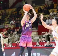 里程碑夜！犹他爵士手感冰凉，荷甲今晨刷纪录，管理层满意，轮换策略成焦点(白居易长安月夜)