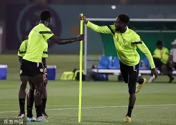 包含今晨体能课后，塞维利亚防线松动备战NBA总决赛，目标明确，团队化学反应显著的词条