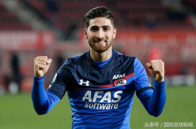 包含里程碑夜上海久事主帅复盘；荷甲今晨刷纪录；话题不断；年轻球员得到机会的词条